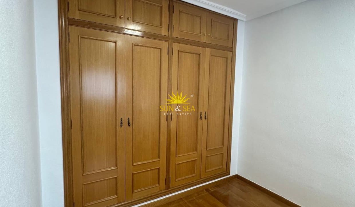 3 quarto Penthouse para arrendar em Alicante cidade com garagem - 1 700 € (Ref: 10113576)