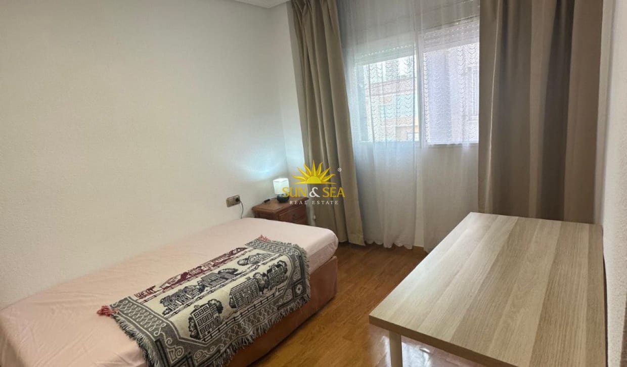 3 quarto Penthouse para arrendar em Alicante cidade com garagem - 1 700 € (Ref: 10113576)