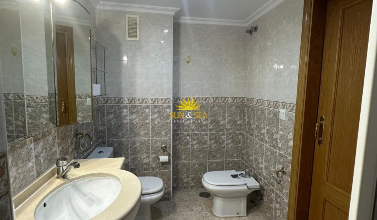 3 quarto Penthouse para arrendar em Alicante cidade com garagem - 1 700 € (Ref: 10113576)