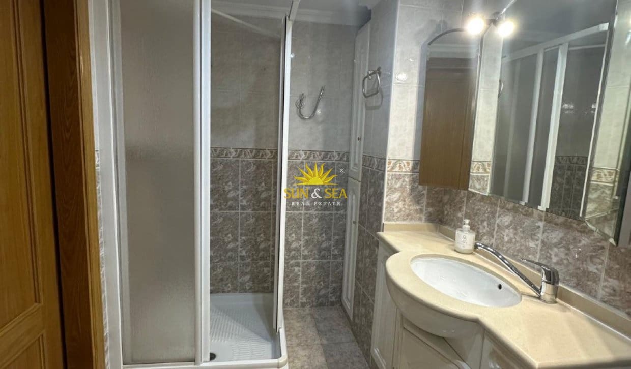 3 quarto Penthouse para arrendar em Alicante cidade com garagem - 1 700 € (Ref: 10113576)