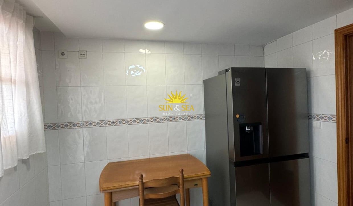 3 quarto Penthouse para arrendar em Alicante cidade com garagem - 1 700 € (Ref: 10113576)