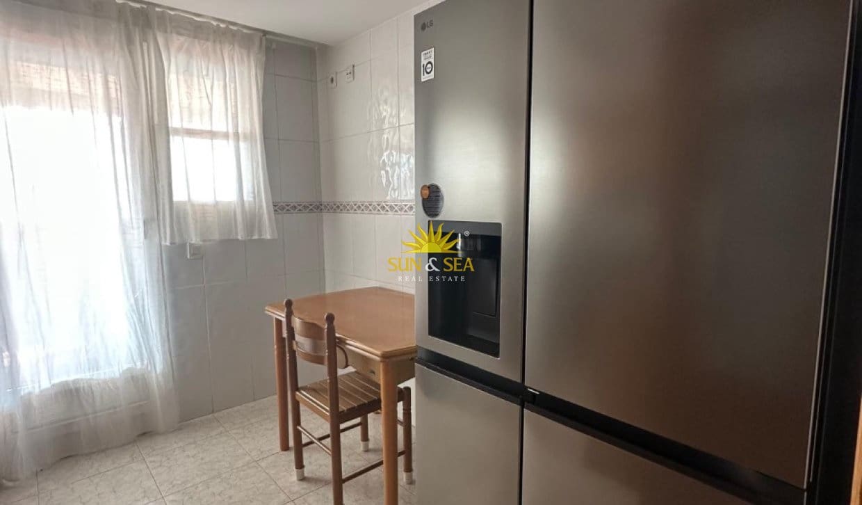 3 quarto Penthouse para arrendar em Alicante cidade com garagem - 1 700 € (Ref: 10113576)