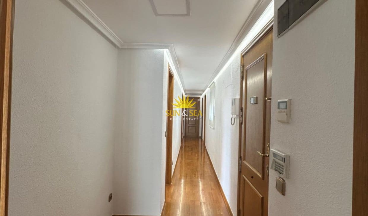 3 quarto Penthouse para arrendar em Alicante cidade com garagem - 1 700 € (Ref: 10113576)