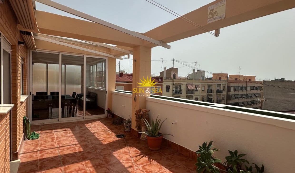 3 quarto Penthouse para arrendar em Alicante cidade com garagem - 1 700 € (Ref: 10113576)