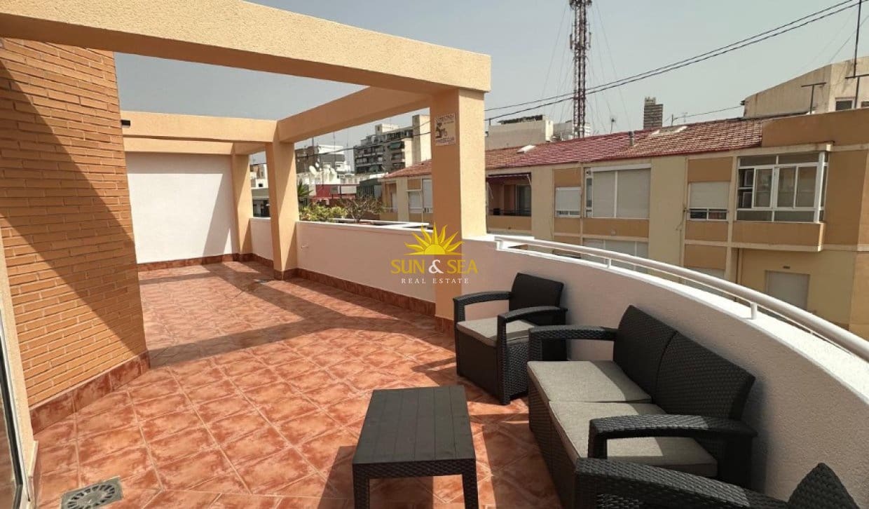 3 quarto Penthouse para arrendar em Alicante cidade com garagem - 1 700 € (Ref: 10113576)