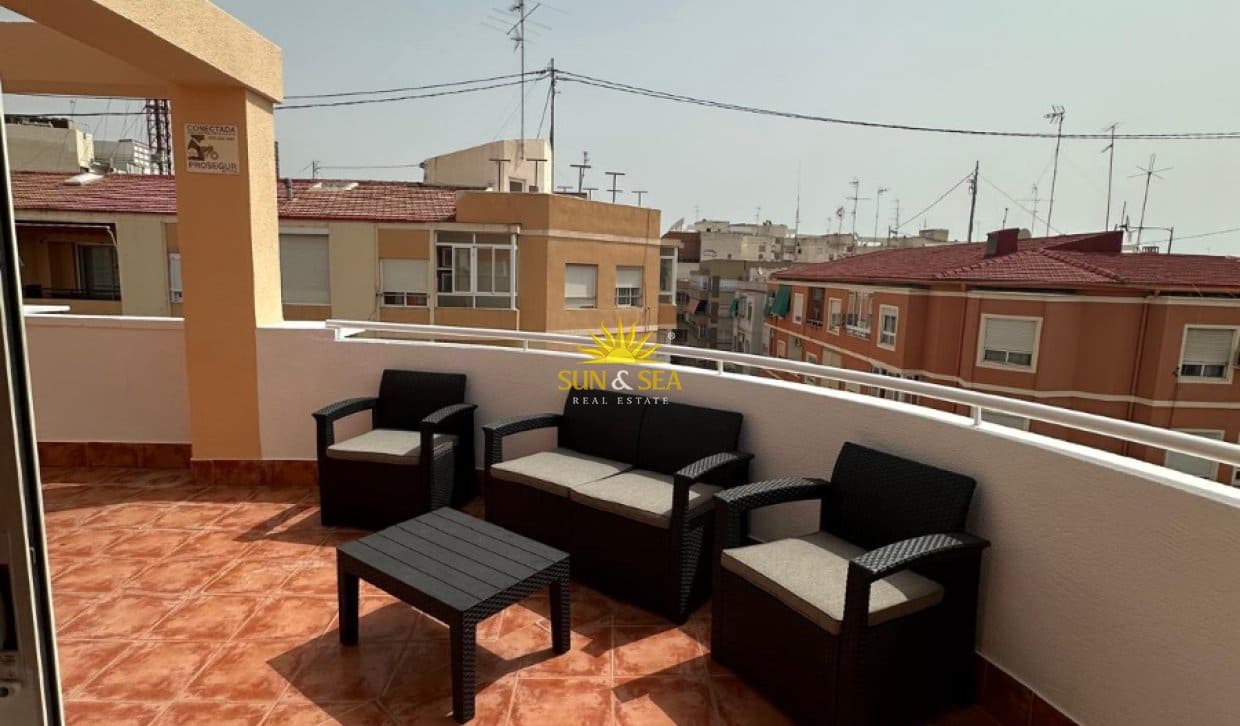 3 quarto Penthouse para arrendar em Alicante cidade com garagem - 1 700 € (Ref: 10113576)
