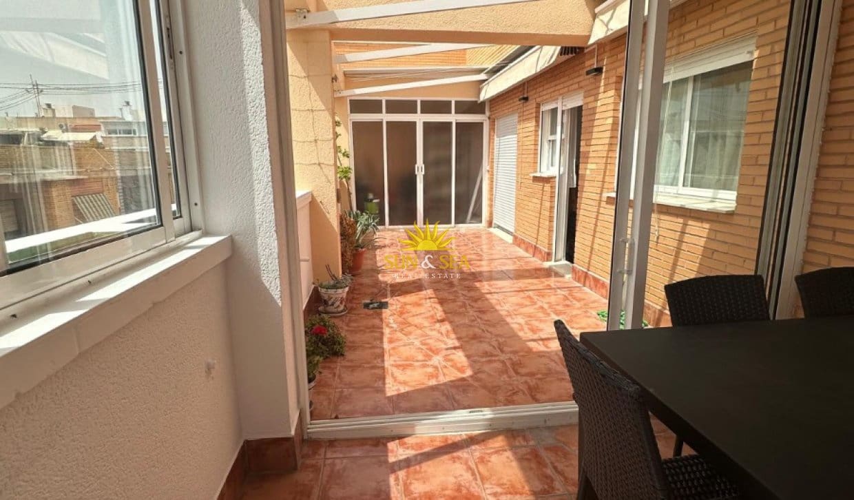3 quarto Penthouse para arrendar em Alicante cidade com garagem - 1 700 € (Ref: 10113576)