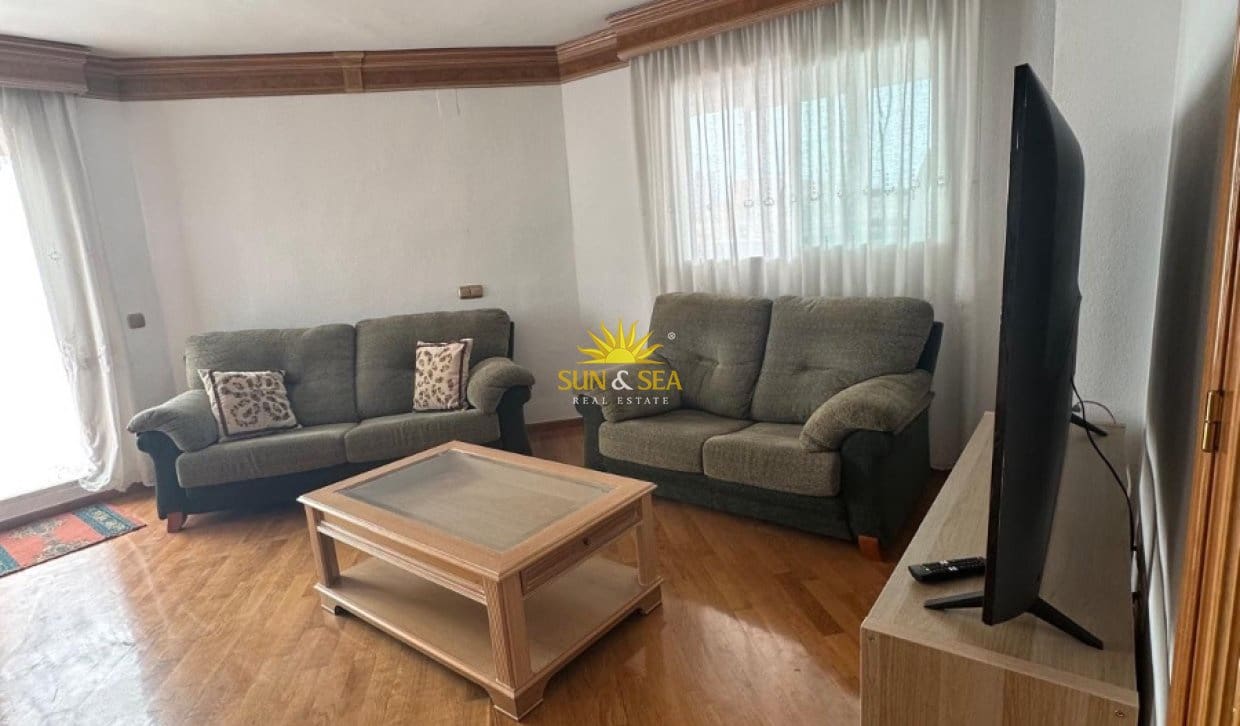 3 quarto Penthouse para arrendar em Alicante cidade com garagem - 1 700 € (Ref: 10113576)