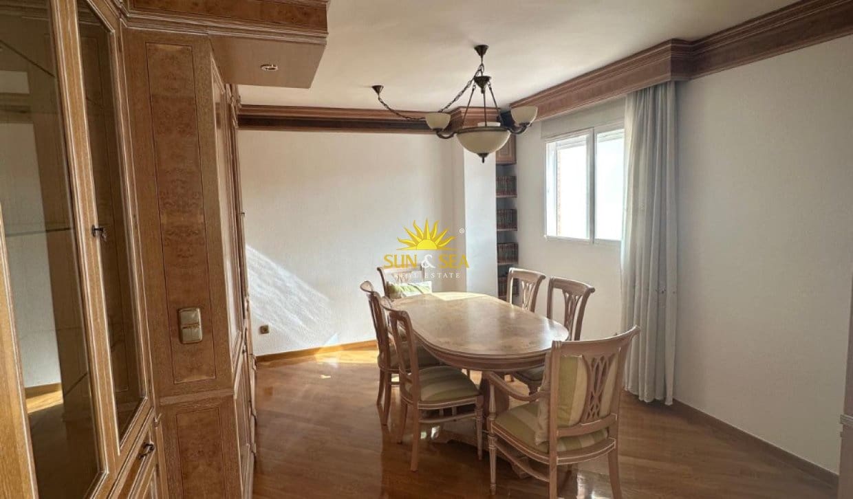 3 quarto Penthouse para arrendar em Alicante cidade com garagem - 1 700 € (Ref: 10113576)