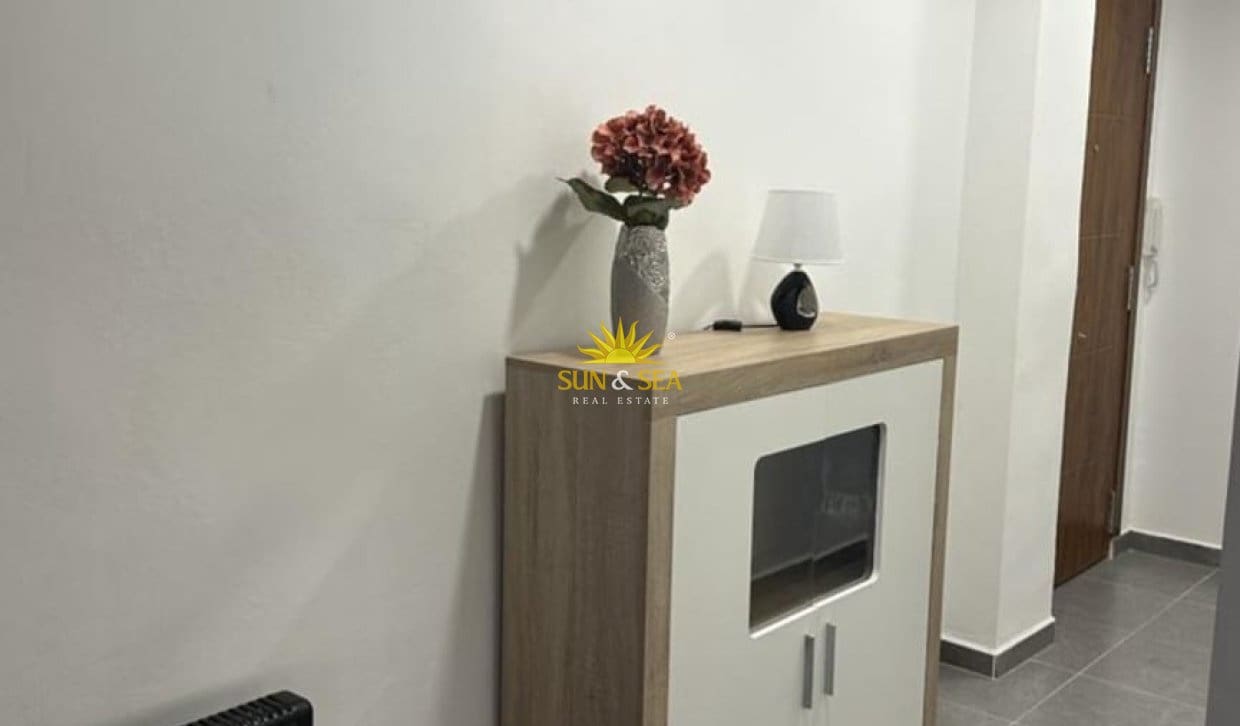 2 bedroom Apartment for rent in Alicante / Alacant city - € 1,200 (Ref: 10118118)