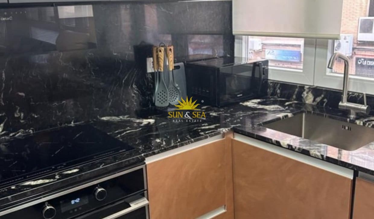 2 bedroom Apartment for rent in Alicante / Alacant city - € 1,200 (Ref: 10118118)