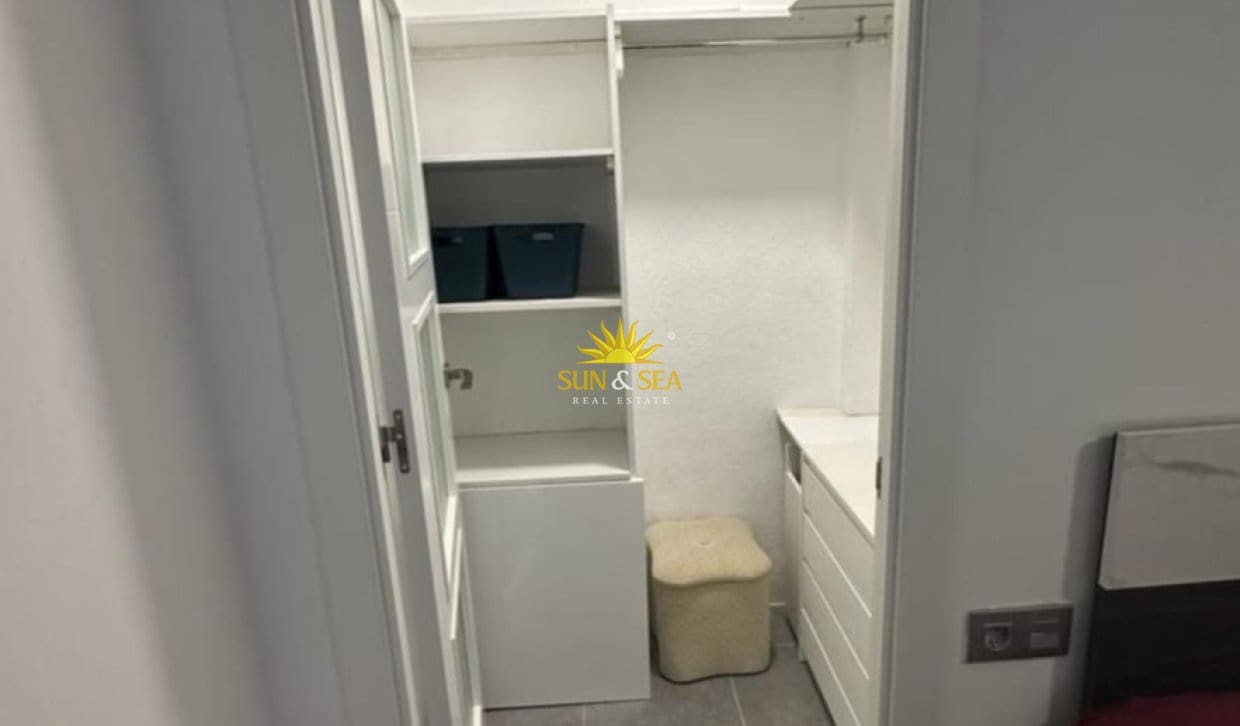 2 bedroom Apartment for rent in Alicante / Alacant city - € 1,200 (Ref: 10118118)