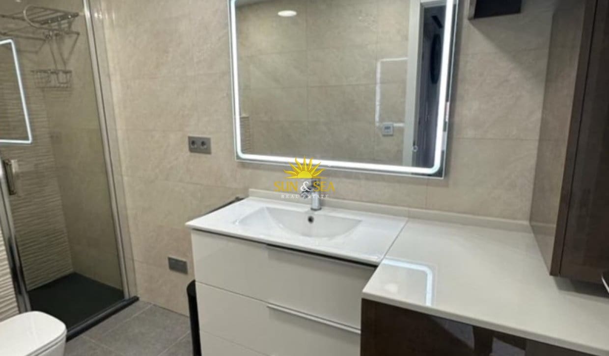 2 bedroom Apartment for rent in Alicante / Alacant city - € 1,200 (Ref: 10118118)