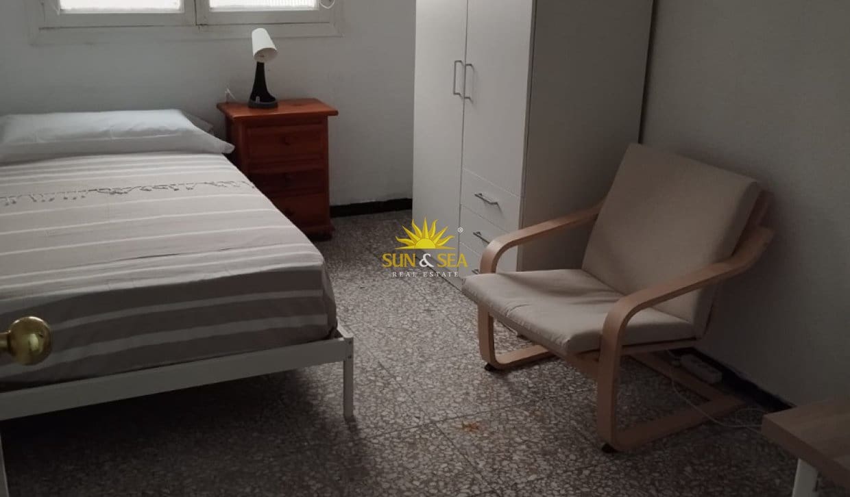 4 bedroom Apartment for rent in Alicante / Alacant city - € 1,240 (Ref: 10120553)