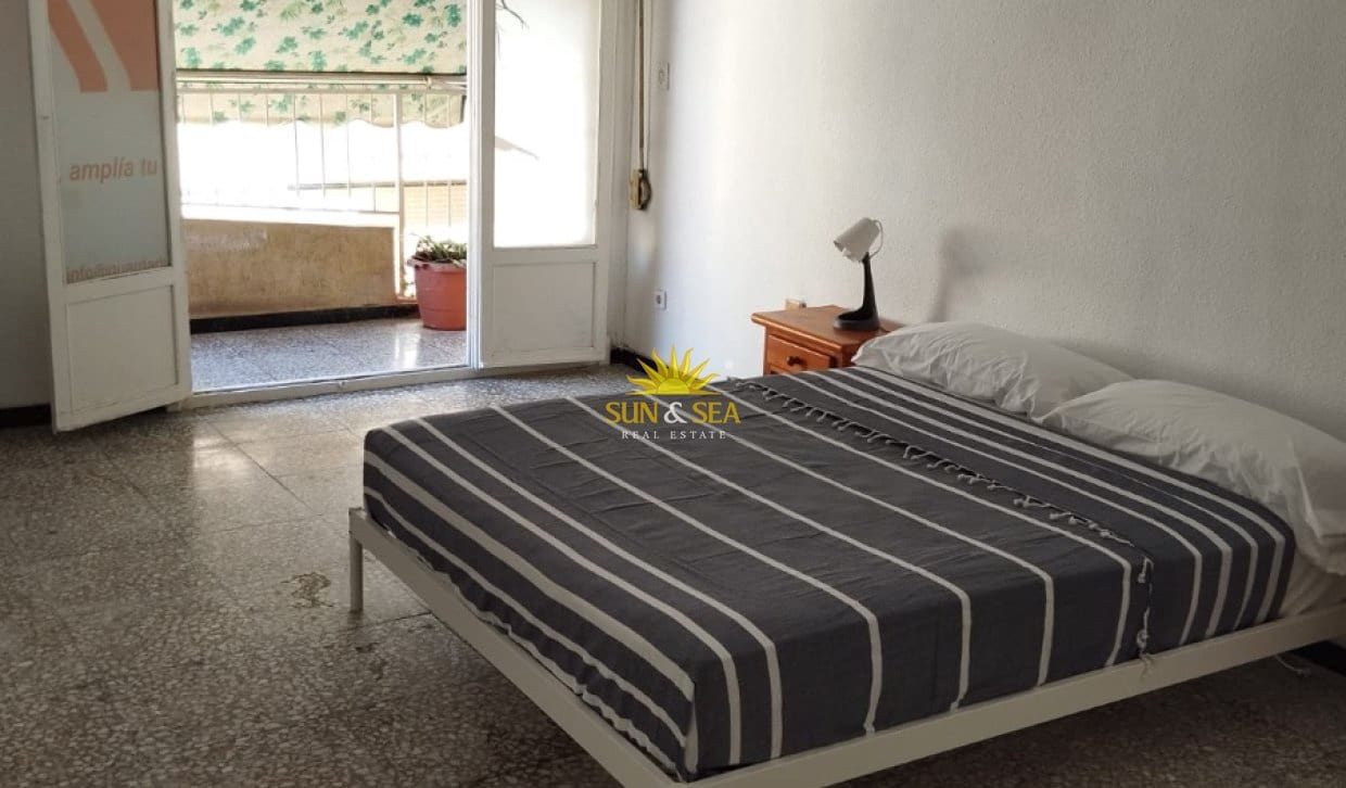 4 bedroom Apartment for rent in Alicante / Alacant city - € 1,240 (Ref: 10120553)