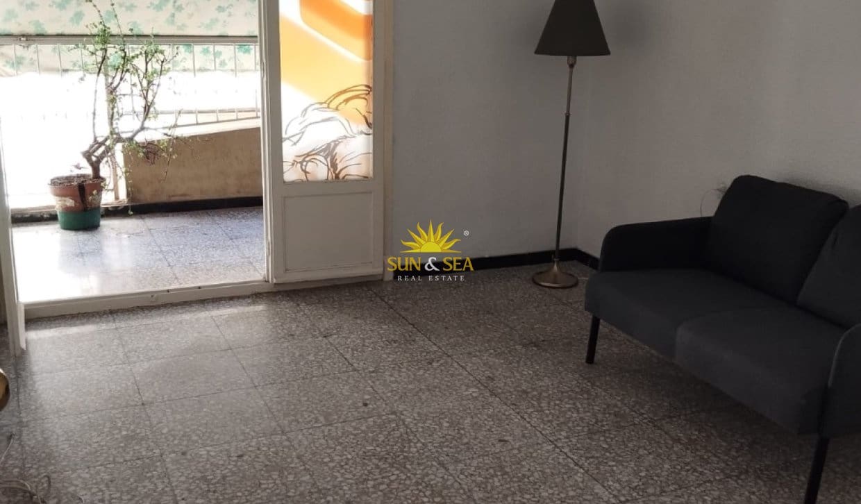 4 bedroom Apartment for rent in Alicante / Alacant city - € 1,240 (Ref: 10120553)