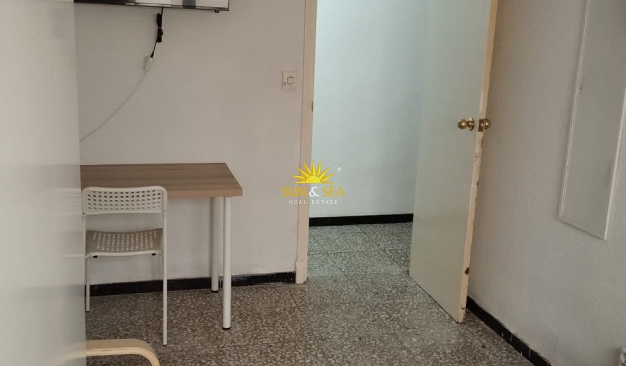 4 bedroom Apartment for rent in Alicante / Alacant city - € 1,240 (Ref: 10120553)