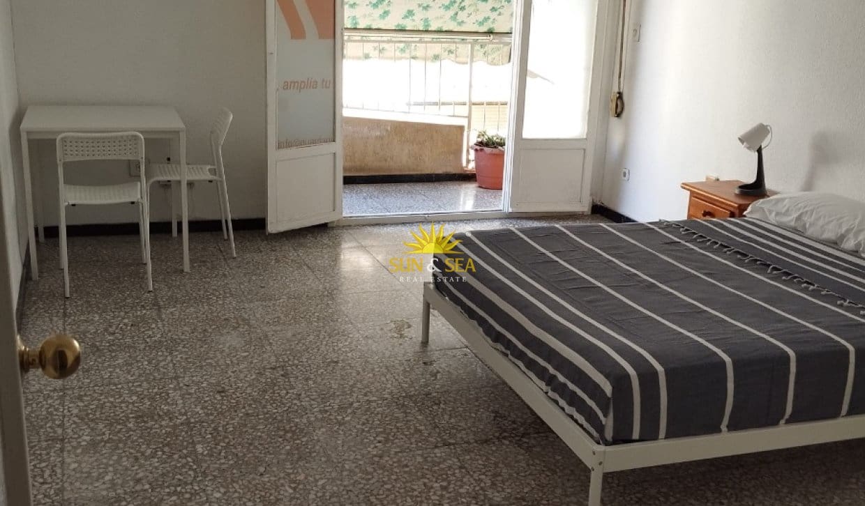 4 bedroom Apartment for rent in Alicante / Alacant city - € 1,240 (Ref: 10120553)