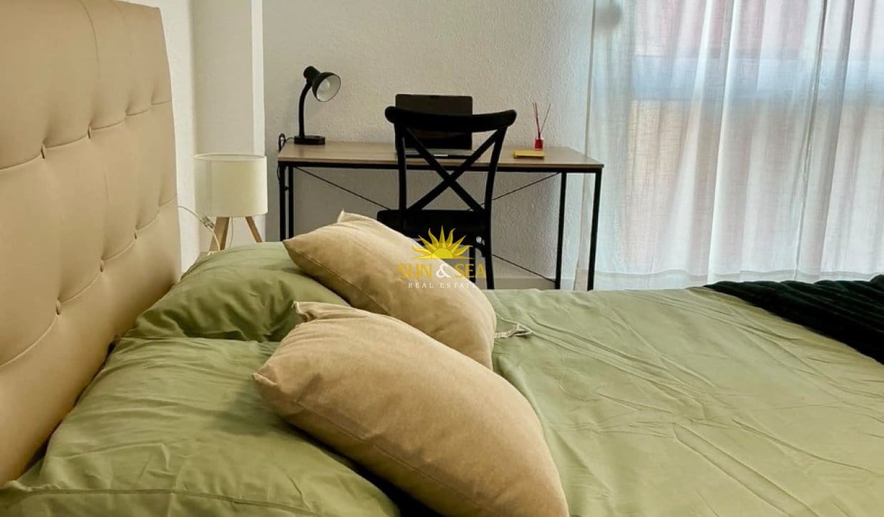 5 bedroom Apartment for rent in Alicante / Alacant city - € 1,900 (Ref: 10120554)