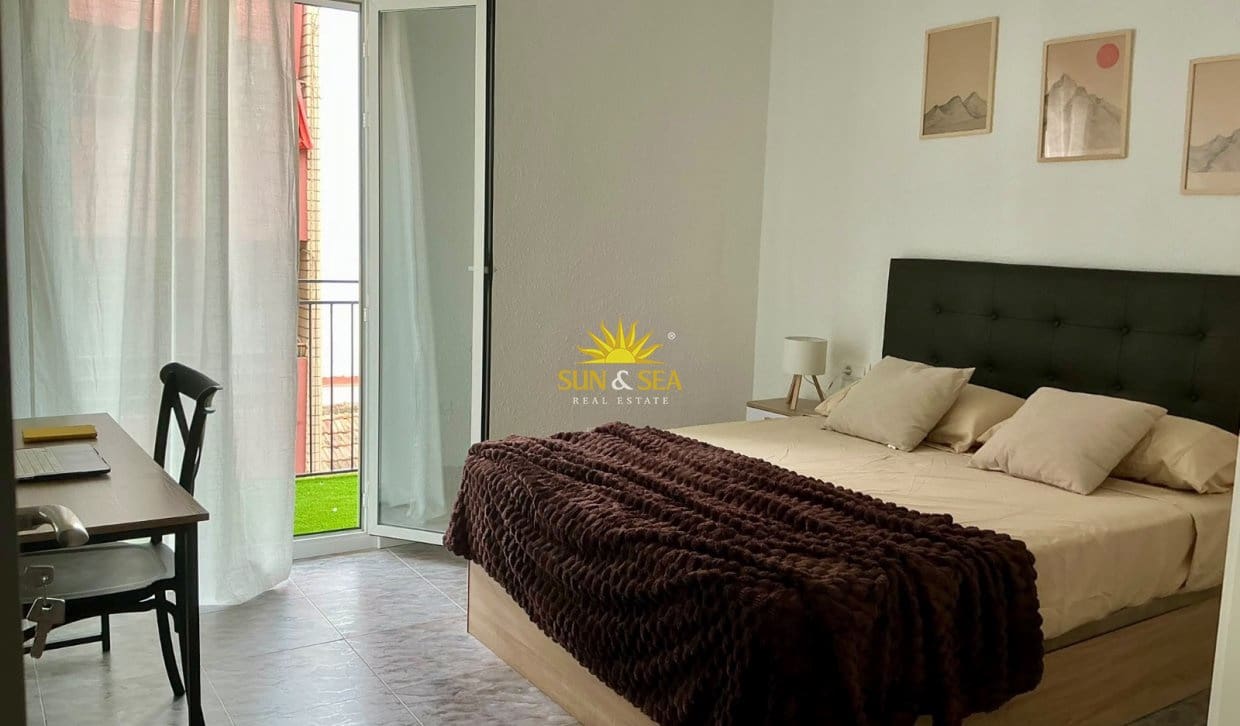 5 bedroom Apartment for rent in Alicante / Alacant city - € 1,900 (Ref: 10120554)