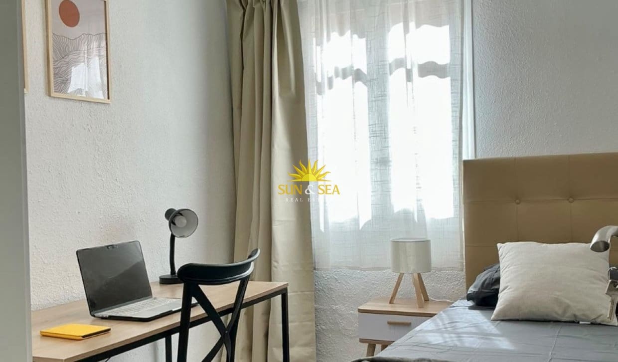 5 bedroom Apartment for rent in Alicante / Alacant city - € 1,900 (Ref: 10120554)