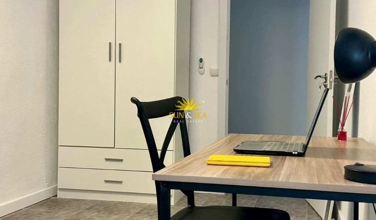 5 bedroom Apartment for rent in Alicante / Alacant city - € 1,900 (Ref: 10120554)