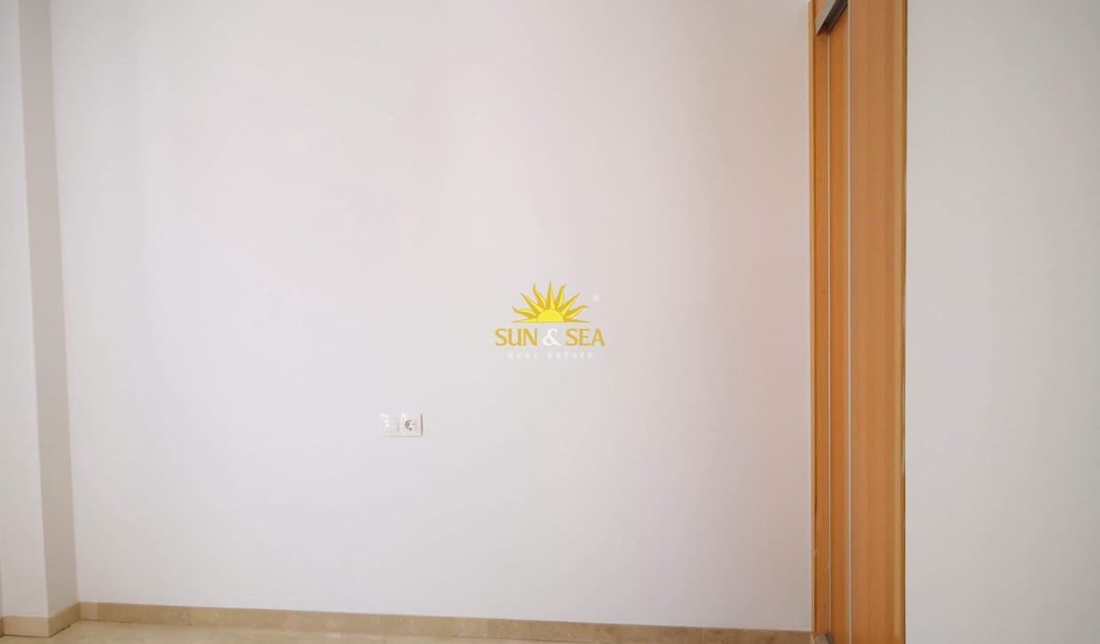 2 soverom Leilighet til leie i Denia med svømmebasseng garasje - € 1 100 (Ref: 10120775)