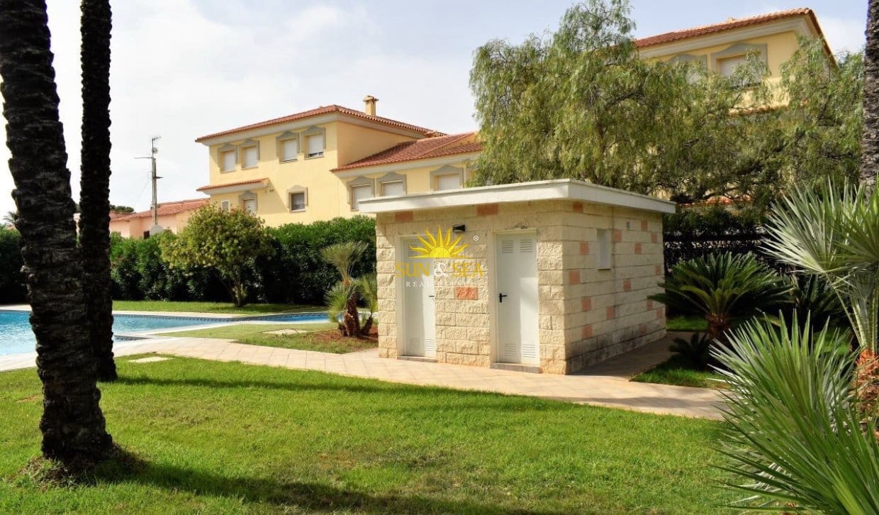 2 soverom Leilighet til leie i Denia med svømmebasseng garasje - € 1 100 (Ref: 10120775)
