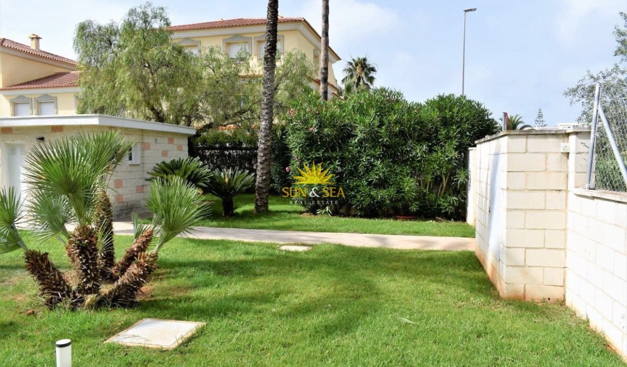 2 soverom Leilighet til leie i Denia med svømmebasseng garasje - € 1 100 (Ref: 10120775)
