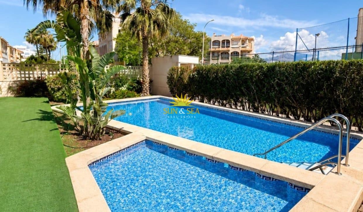 2 soverom Leilighet til salgs i El Campello med garasje - € 1 600 (Ref: 10124663)