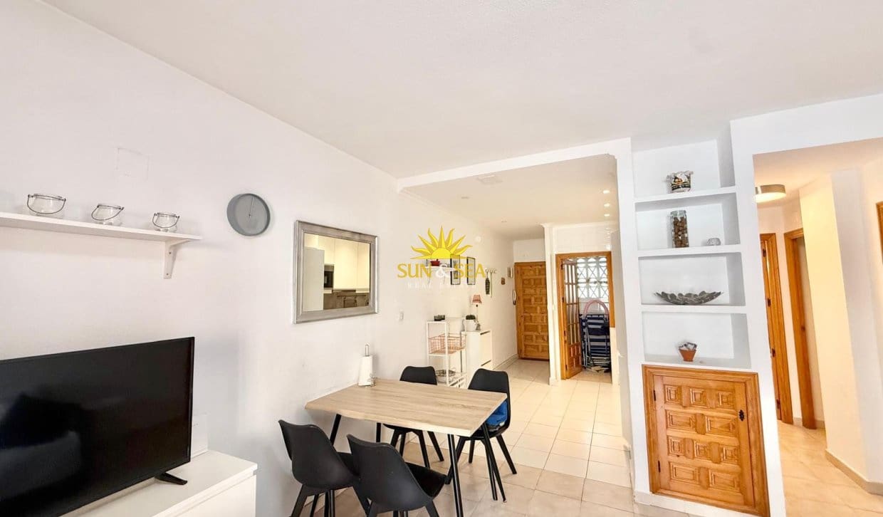 2 slaapkamer Appartement voor vakantieverhuur in Torrevieja - € 700 (Ref: 10125150)