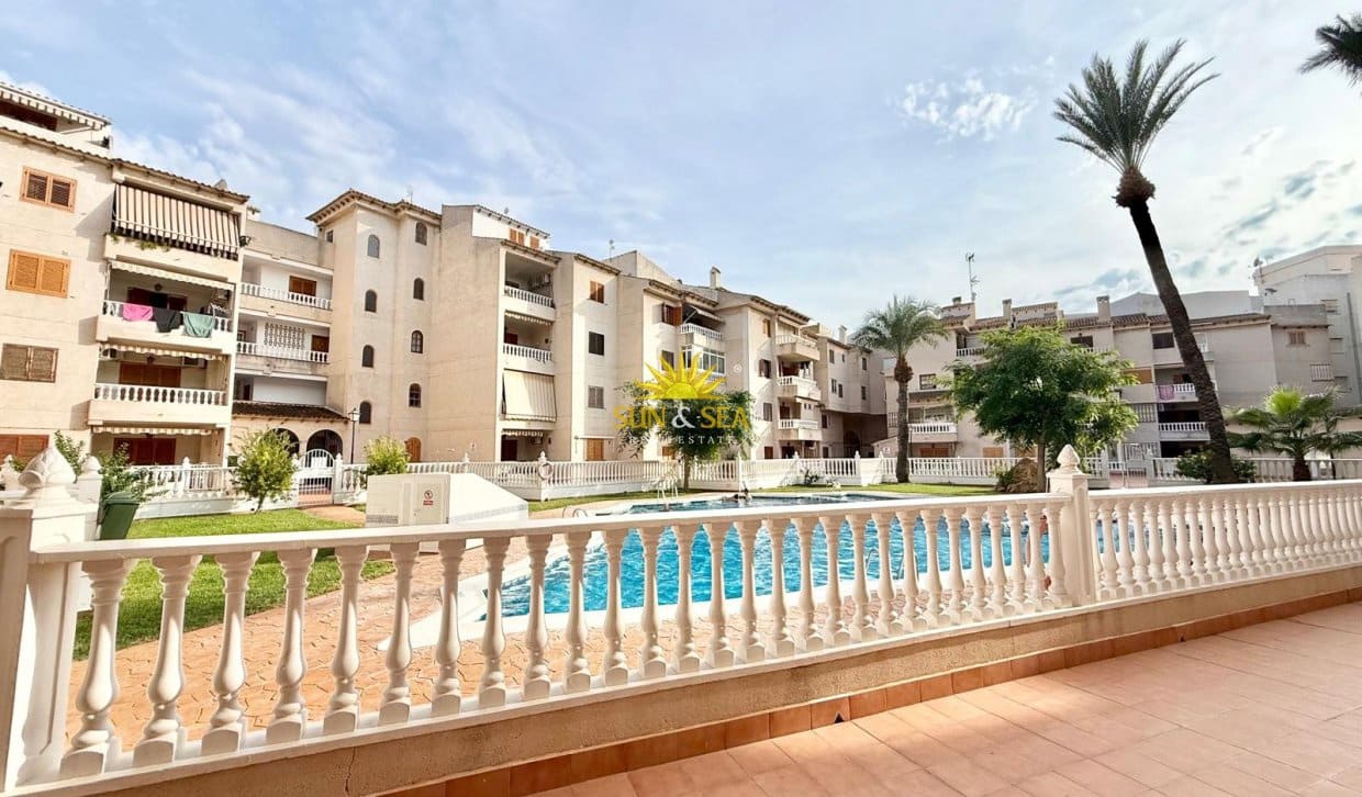 2 slaapkamer Appartement voor vakantieverhuur in Torrevieja - € 700 (Ref: 10125150)
