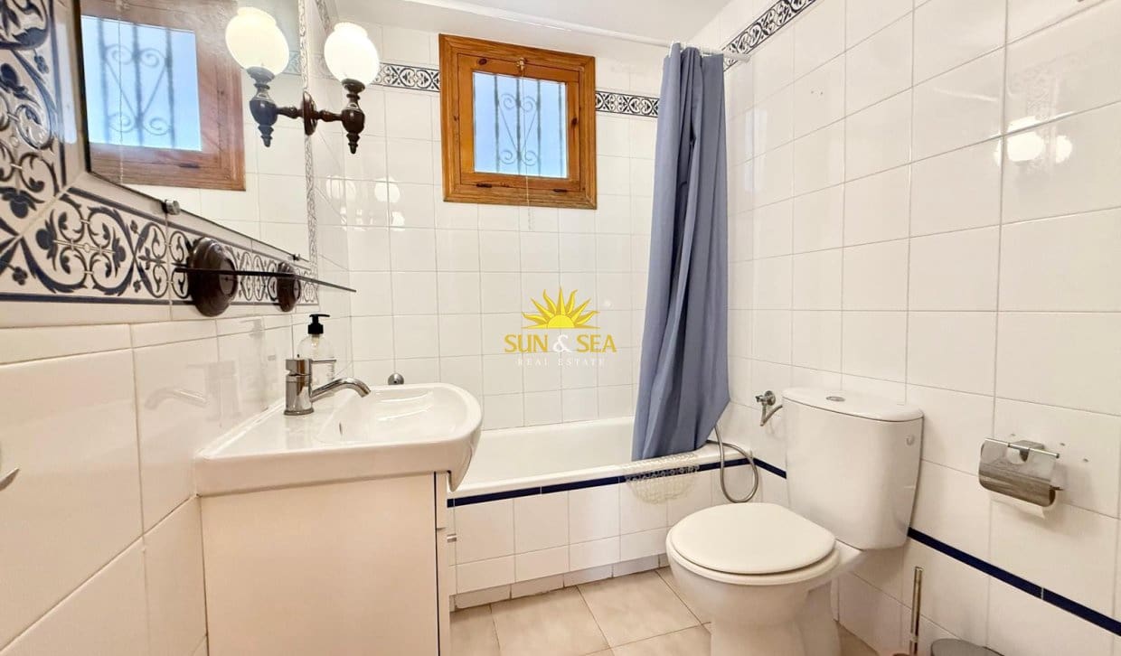 2 slaapkamer Appartement voor vakantieverhuur in Torrevieja - € 700 (Ref: 10125150)