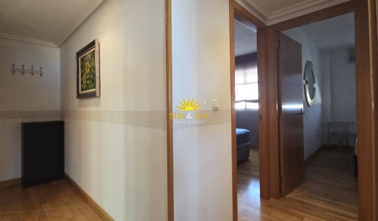 Penthouse de 3 chambres à louer à Alicante ville avec piscine garage - 1 800 € (Ref: 10127314)