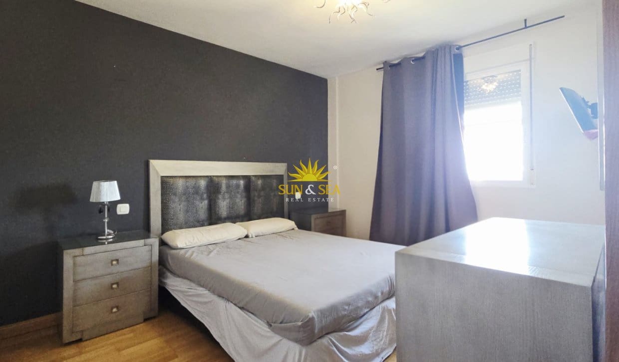 Penthouse de 3 chambres à louer à Alicante ville avec piscine garage - 1 800 € (Ref: 10127314)