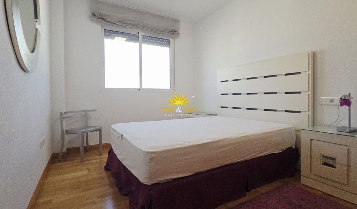 Penthouse de 3 chambres à louer à Alicante ville avec piscine garage - 1 800 € (Ref: 10127314)