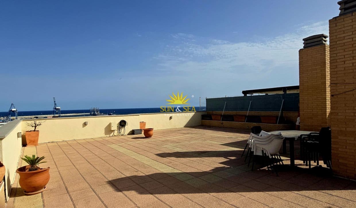 Penthouse de 3 chambres à louer à Alicante ville avec piscine garage - 1 800 € (Ref: 10127314)