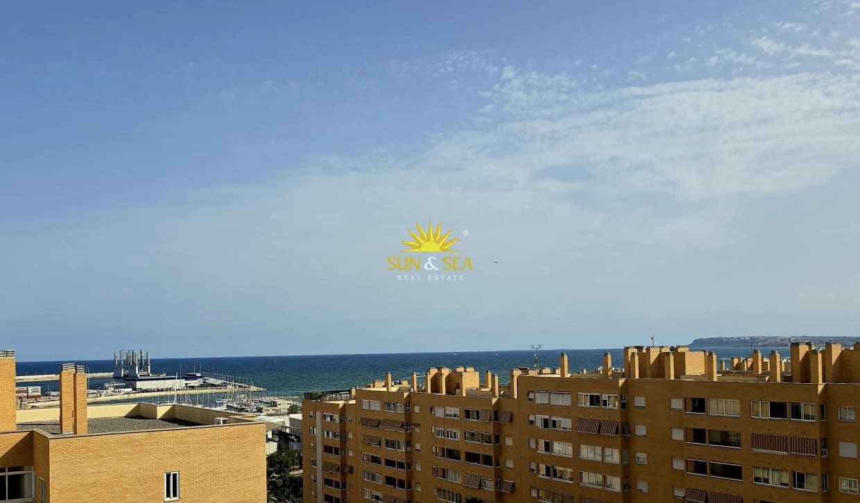 Penthouse de 3 chambres à louer à Alicante ville avec piscine garage - 1 800 € (Ref: 10127314)