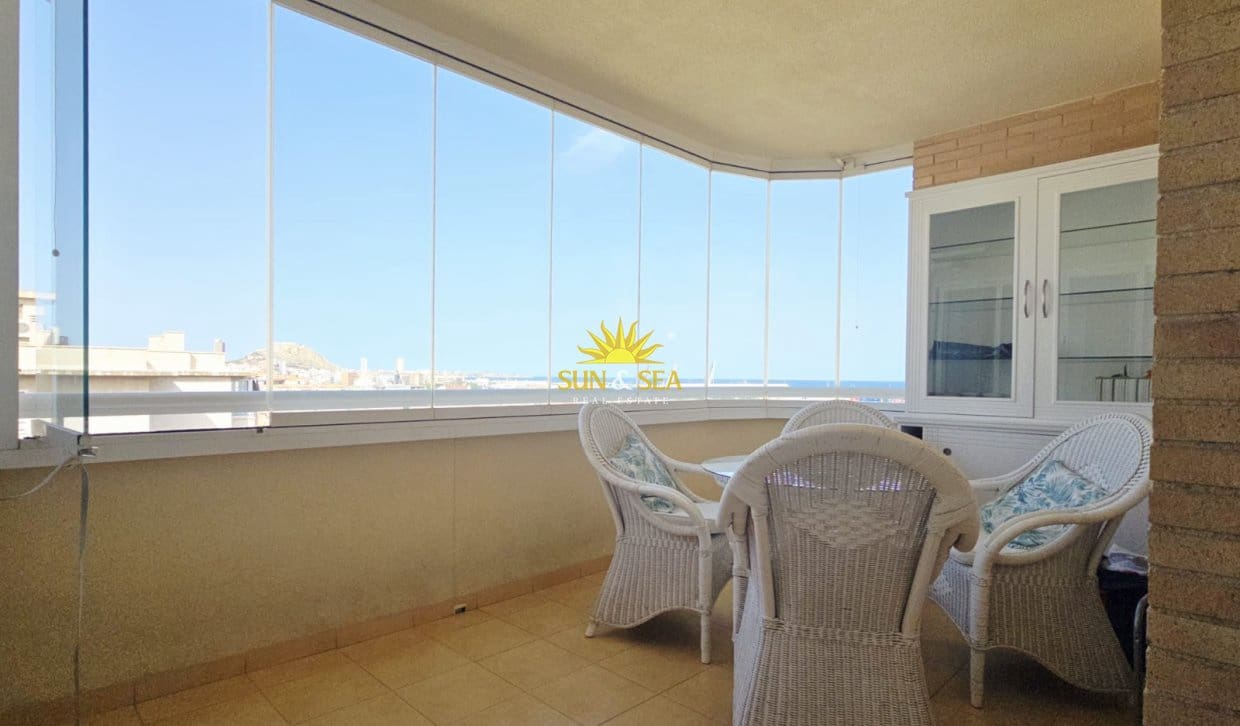 Penthouse de 3 chambres à louer à Alicante ville avec piscine garage - 1 800 € (Ref: 10127314)