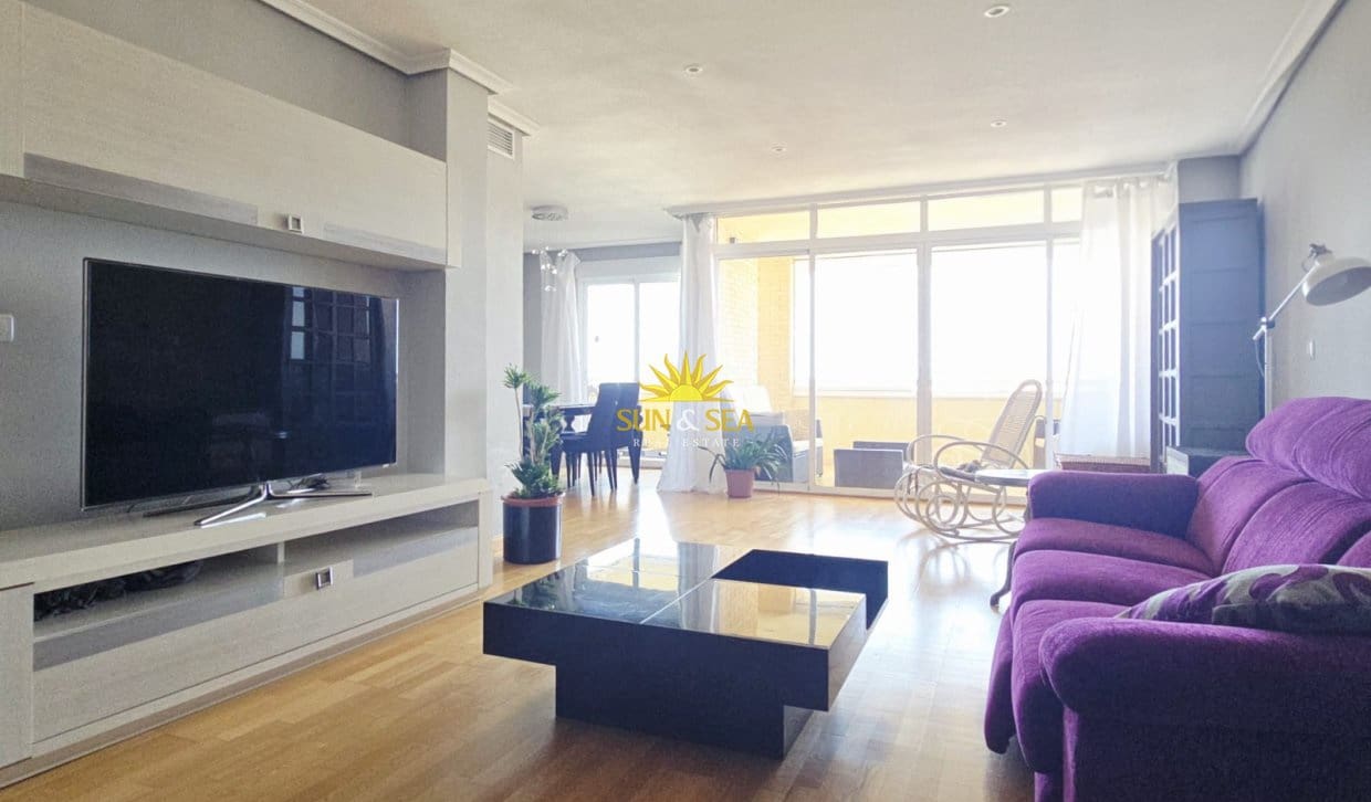 Penthouse de 3 chambres à louer à Alicante ville avec piscine garage - 1 800 € (Ref: 10127314)