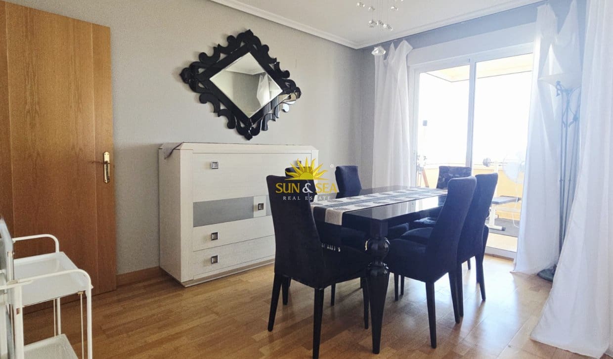 Penthouse de 3 chambres à louer à Alicante ville avec piscine garage - 1 800 € (Ref: 10127314)