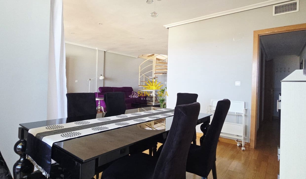 Penthouse de 3 chambres à louer à Alicante ville avec piscine garage - 1 800 € (Ref: 10127314)