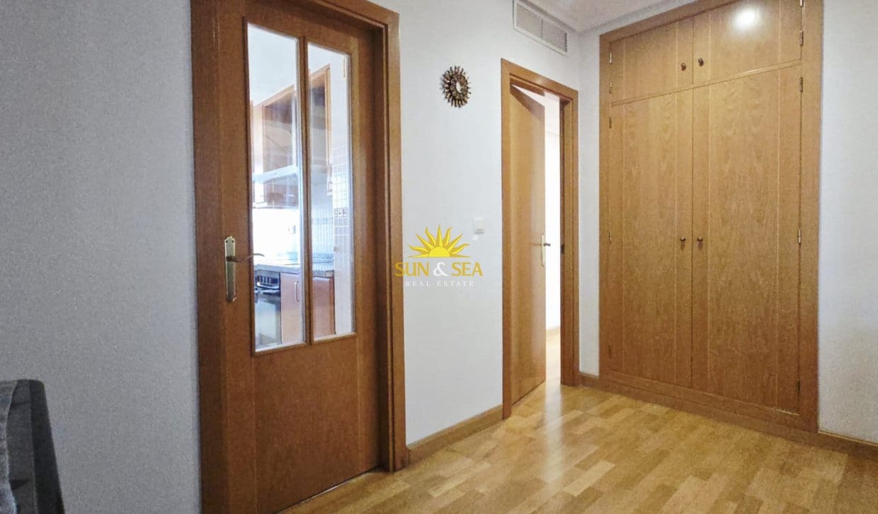 Penthouse de 3 chambres à louer à Alicante ville avec piscine garage - 1 800 € (Ref: 10127314)