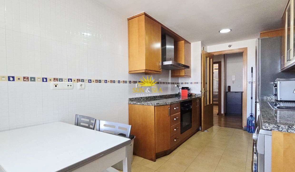 Penthouse de 3 chambres à louer à Alicante ville avec piscine garage - 1 800 € (Ref: 10127314)