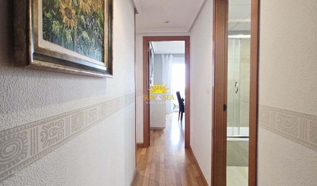 Penthouse de 3 chambres à louer à Alicante ville avec piscine garage - 1 800 € (Ref: 10127314)