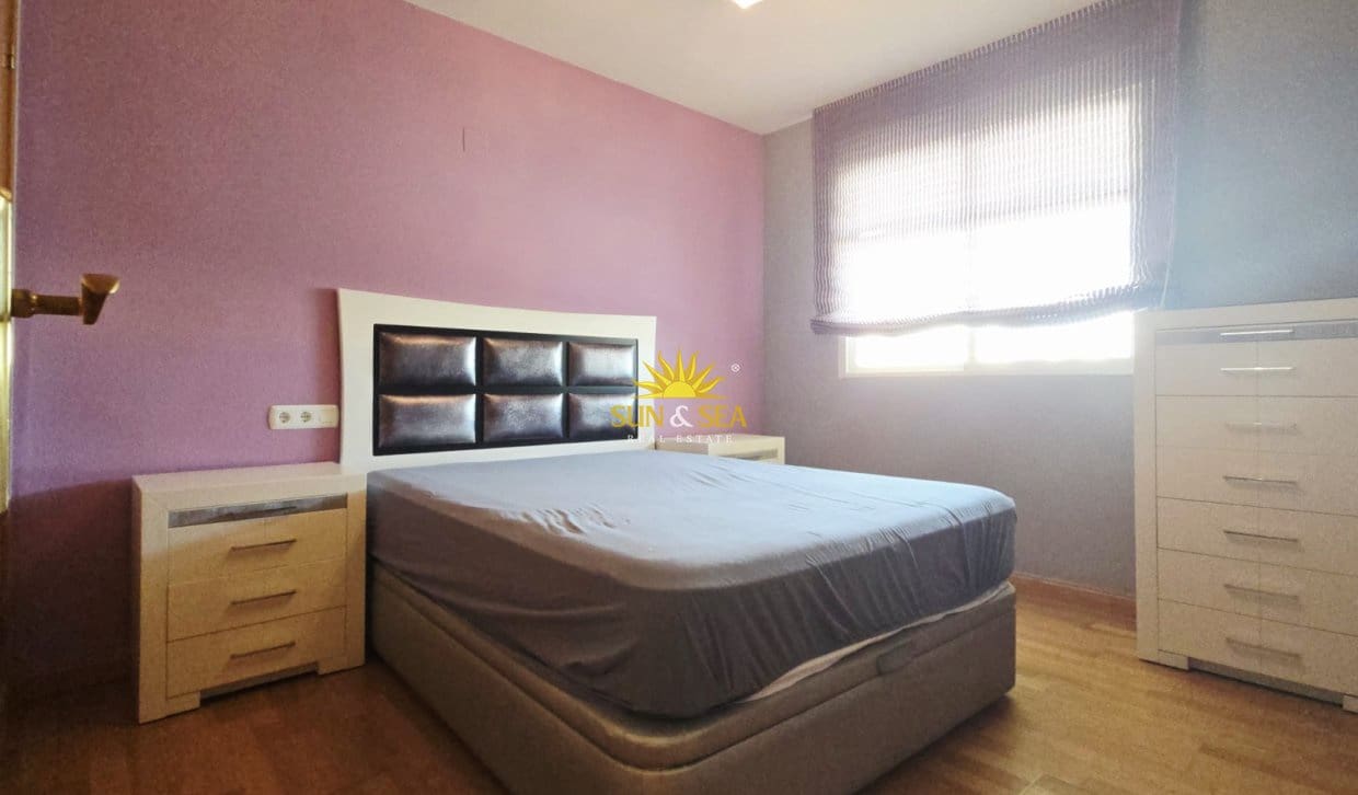 Penthouse de 3 chambres à louer à Alicante ville avec piscine garage - 1 800 € (Ref: 10127314)