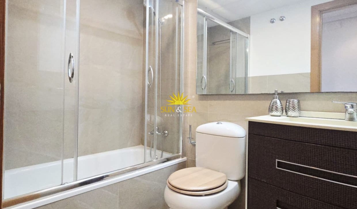 Penthouse de 3 chambres à louer à Alicante ville avec piscine garage - 1 800 € (Ref: 10127314)