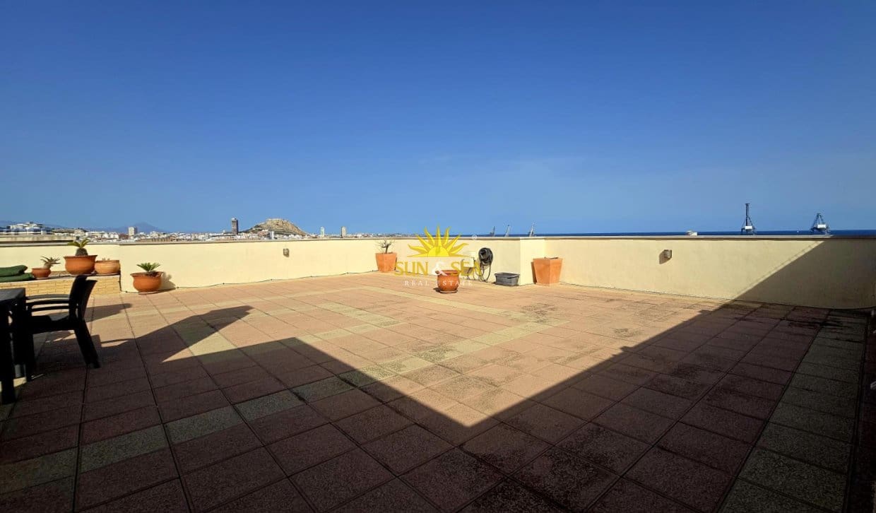 Penthouse de 3 chambres à louer à Alicante ville avec piscine garage - 1 800 € (Ref: 10127314)