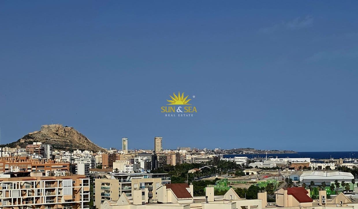Penthouse de 3 chambres à louer à Alicante ville avec piscine garage - 1 800 € (Ref: 10127314)