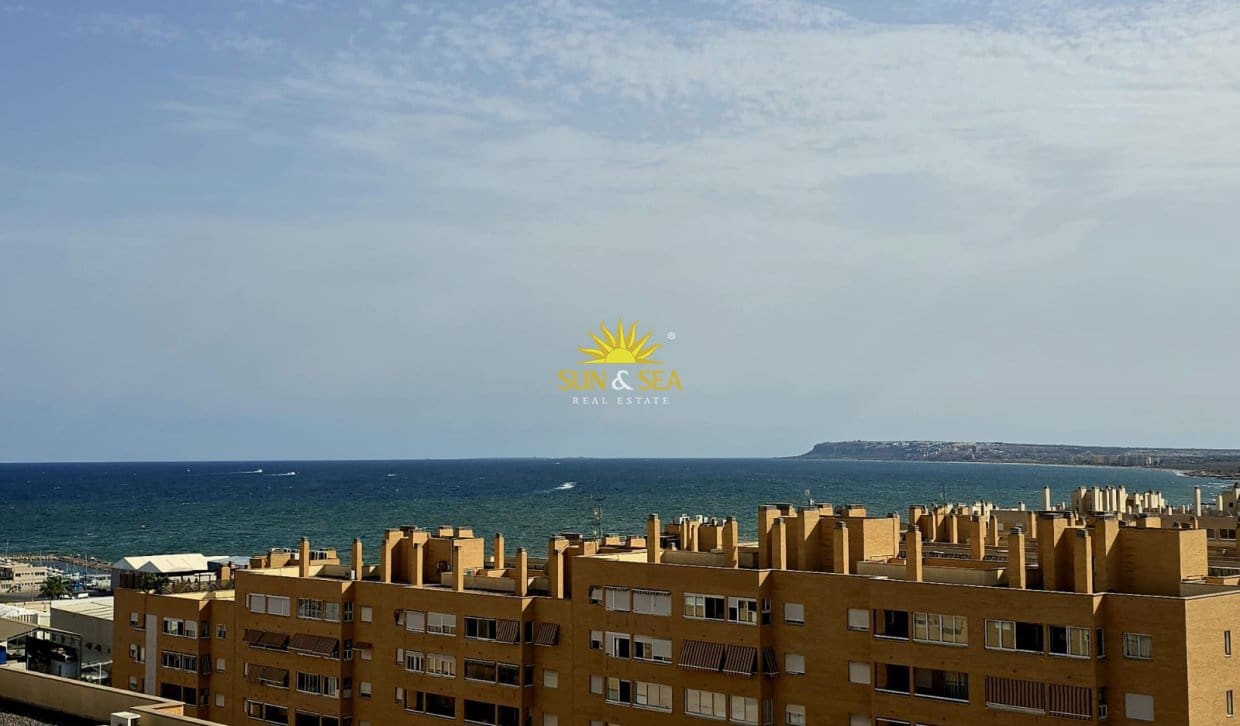 Penthouse de 3 chambres à louer à Alicante ville avec piscine garage - 1 800 € (Ref: 10127314)